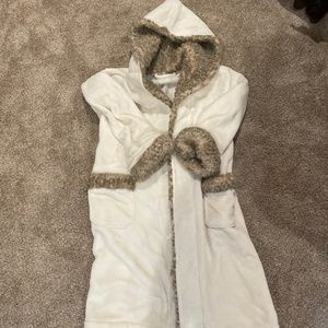 Women’s fuzzy robe